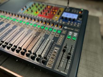 Soundcraft Si Expression 2 Digital 24-Channel Live Audio Mixer Console