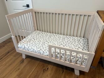Like new: Babyletto Crib & Newton Washable Mattress