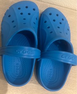 Size 3 kids - Crocs Classic Clogs – Never Worn