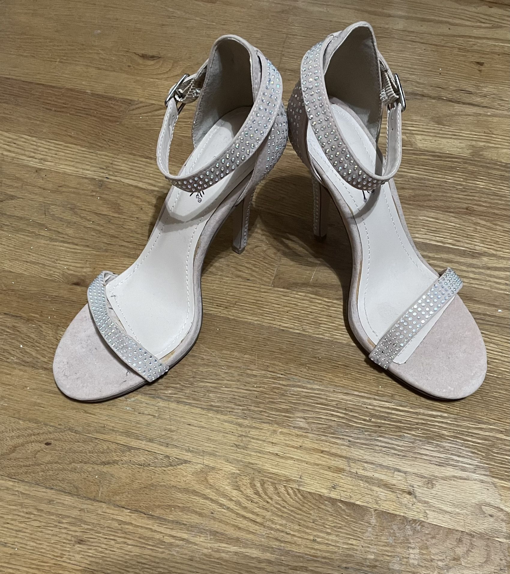 Sz 7.5 Nude Stilettos