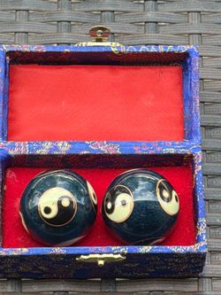 Yin Yang Baoding Balls with Box