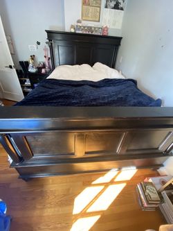 Bedroom Set Queen (solid Wood)