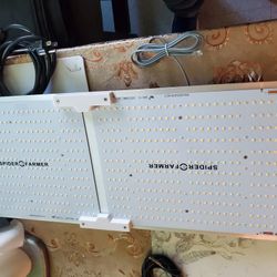 Spider Farmer Sf2000 LED light