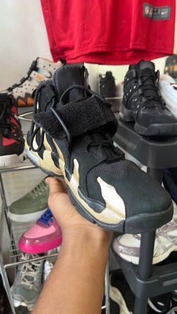 Nike Air DT Max '96 (Deion Sanders) in the Black/Metallic Gold colorway.