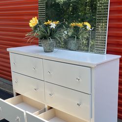 Modern White Dresser With Mirror Drawers Sliding Smoothly Great Conditipn