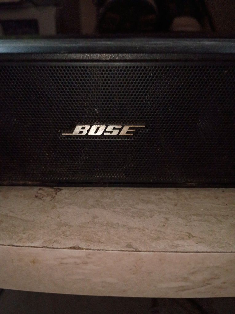 BOSE SOUND BAR WITH REMOTE