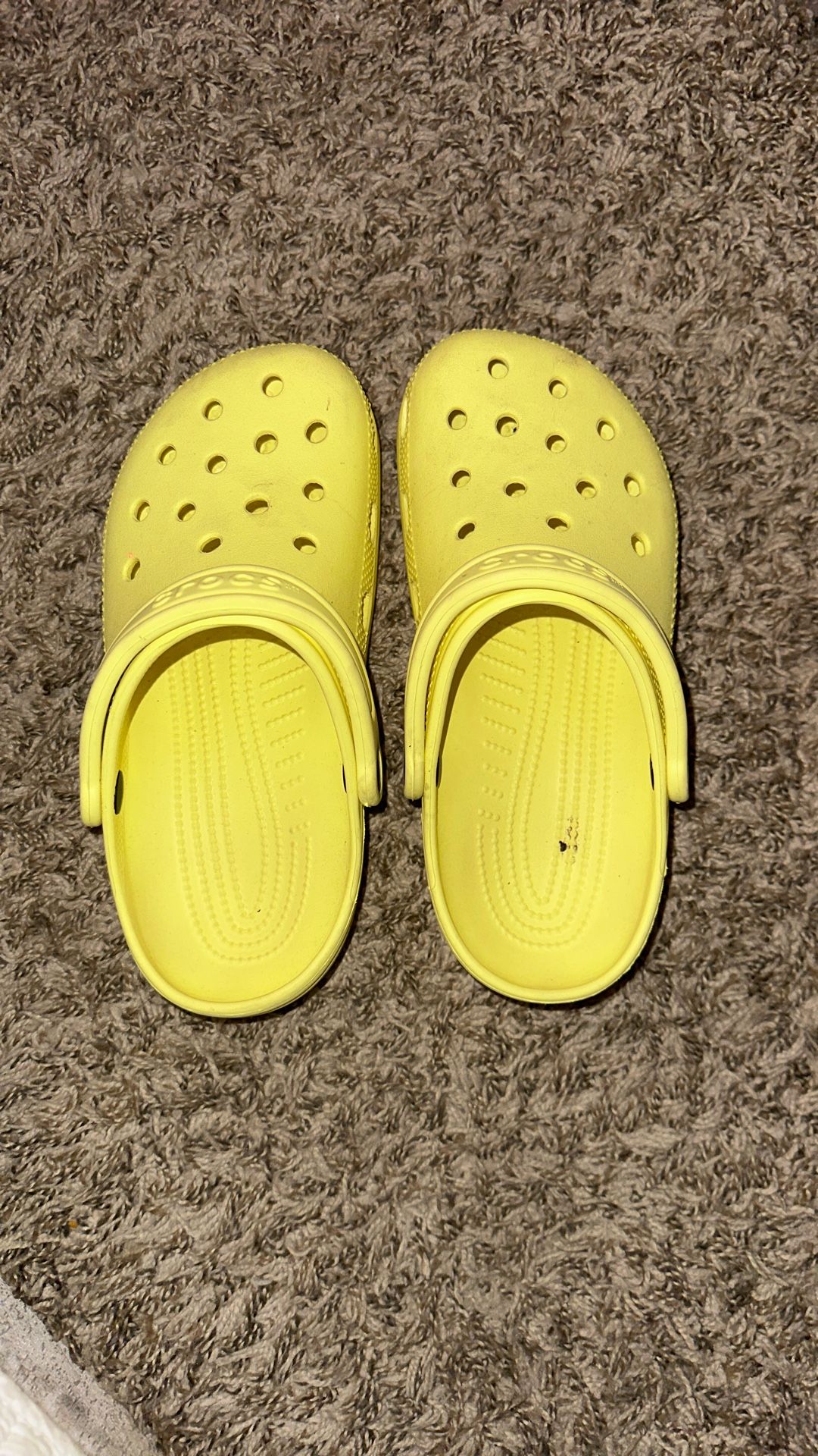 Yellow Crocs Size 5m 7w
