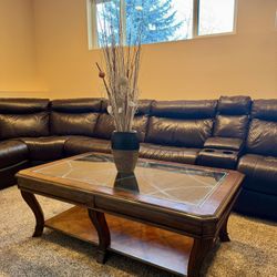 Coffee Table With Vase Decor Included