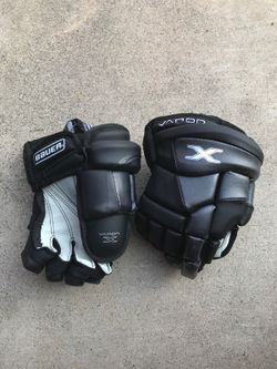 Hockey glove
