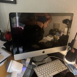 iMac 2009 that works perfectly fine BUT it has no IOS. 