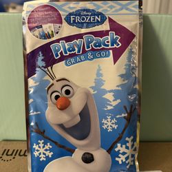 Play And Pack Coloring Book With Crayons frozen 