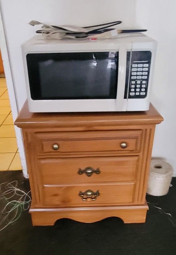 Microwave And End Table 
