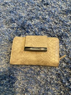 Tahari Wallet