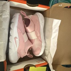 Nike Flex Runner 4 Size 7C (Soft Pink)