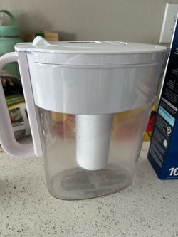 2 brita water pitchers w 8 filter refills