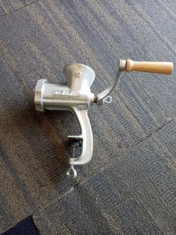 VINTAGE HAND TURN MEAT GRINDER