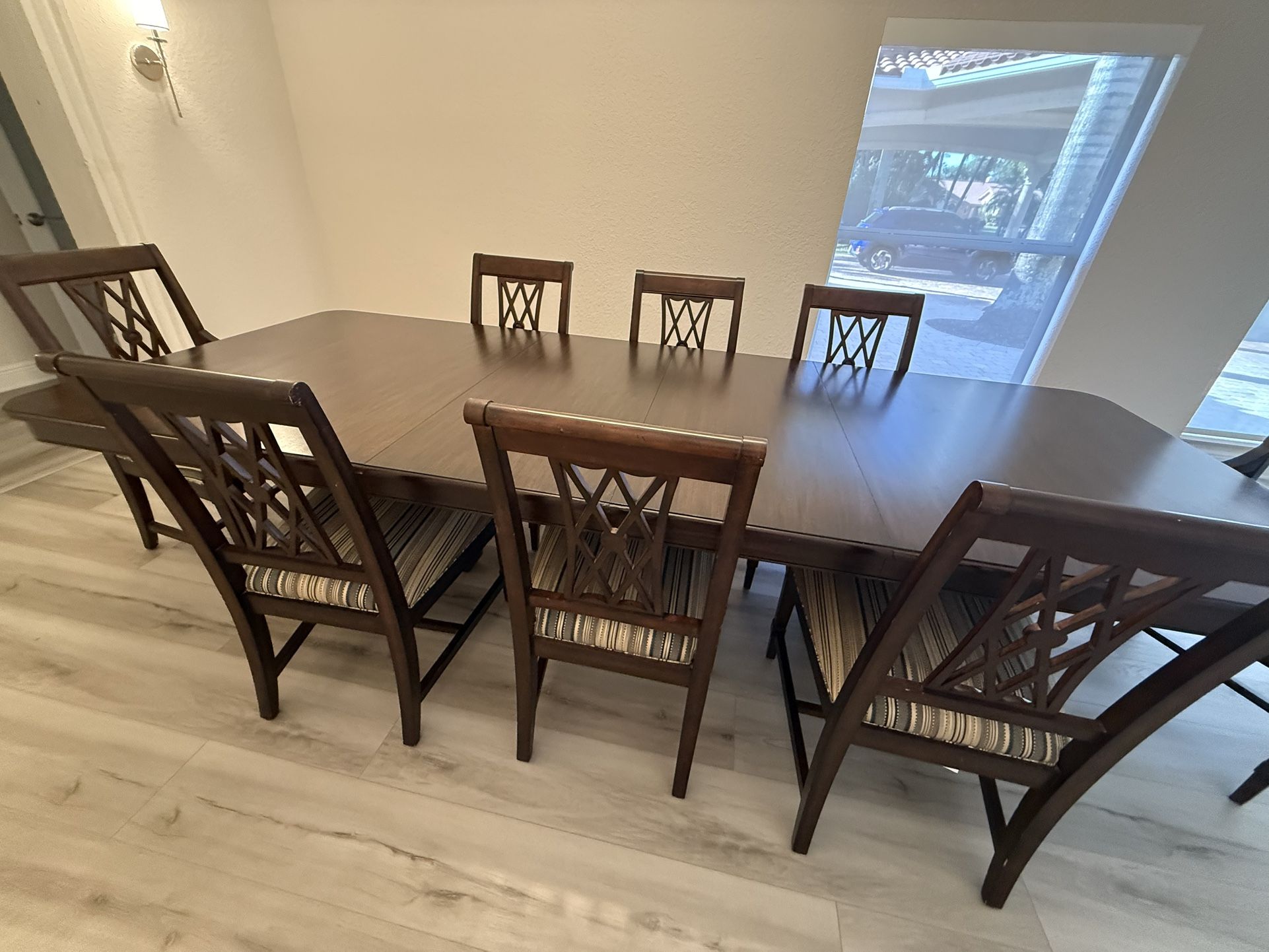 Ethan Allen Dining Table And 8 Chairs