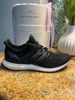 Adidas brand new  bk/grey ultra boost  original shoes no box size 8.5