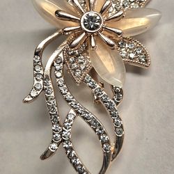 Large Goldtone Rhinestone And Alloy Star Flower Brooch Pin 2.5"