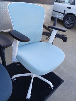 OFFICE CHAIR