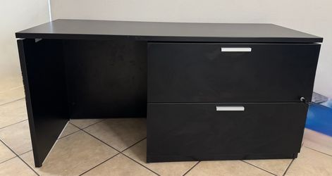 Executive Style Desk (59"L, 29 1/4"H, 23 1/2"W) $40  OBO