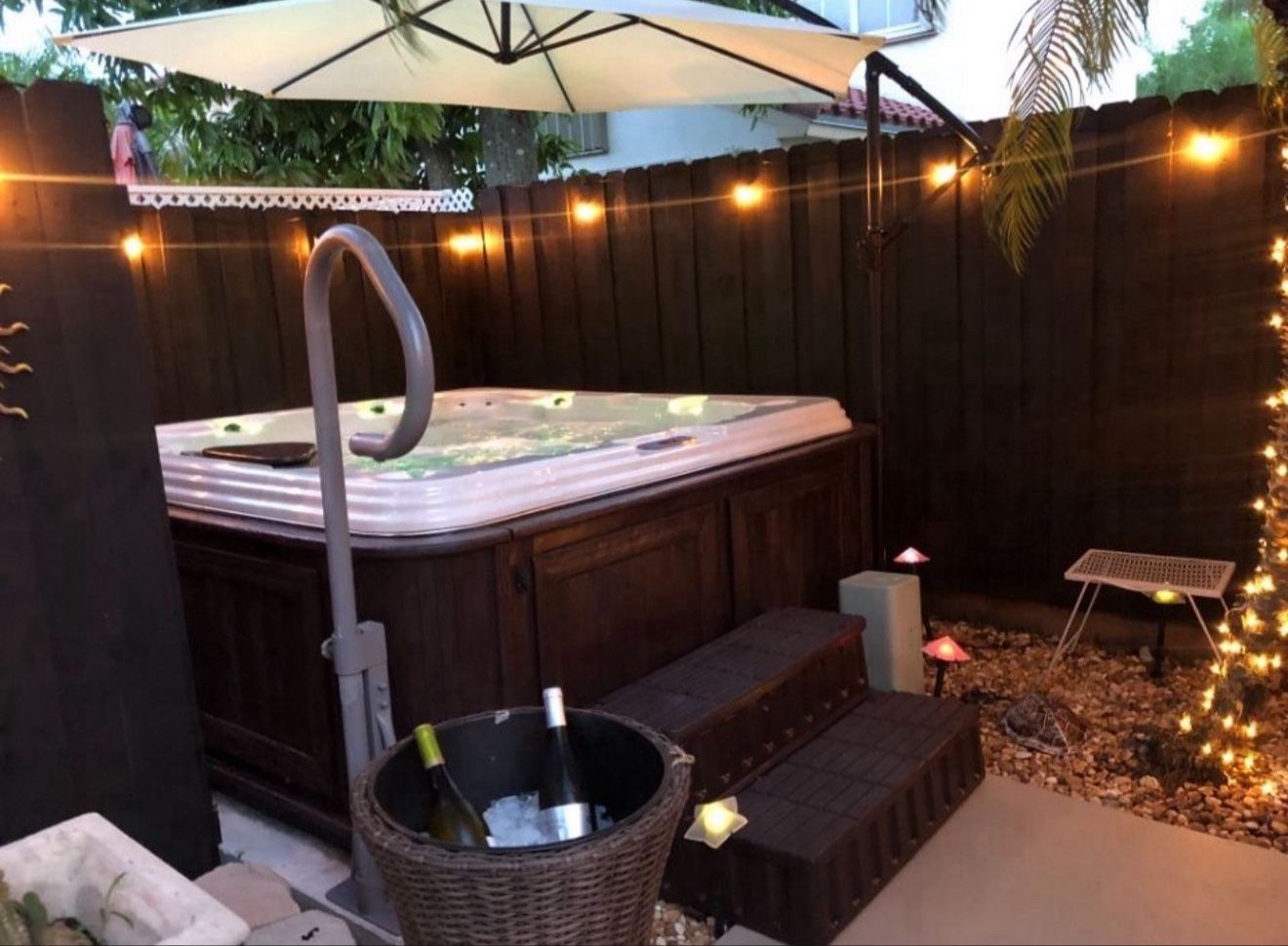 6 Persons Jacuzzi ( Strong Spas) Costco