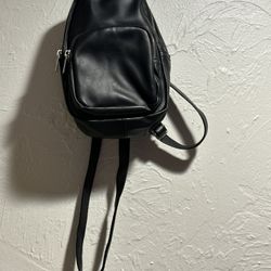 Universal Thread Black 