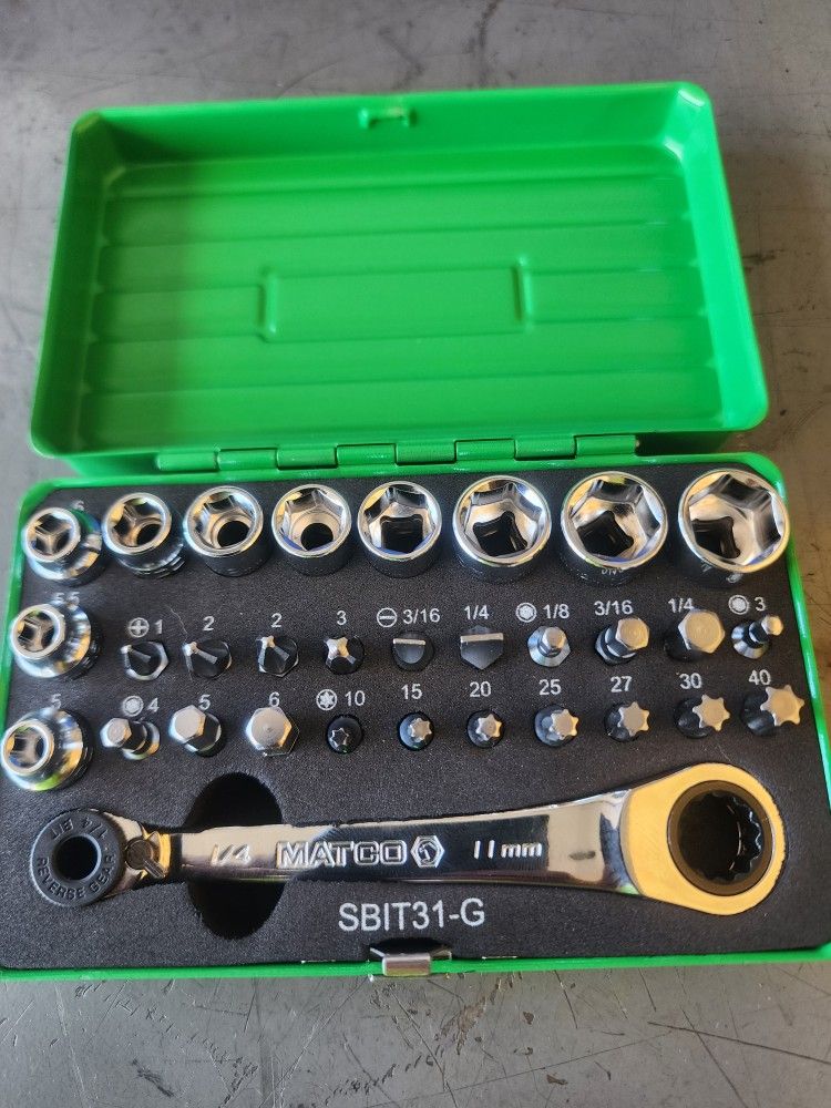 31 PIECE LOW PROFILE MECHANIC TOOL SET - Green