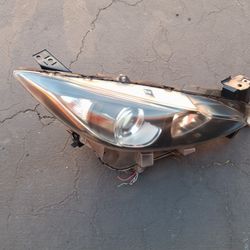 2014-2016 Mazda 3 Headlight Passenger Side (Halogen Bulbs) With Light Bulbs And Accessories Oem. 