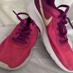 Nike tennis shoes size 2.5