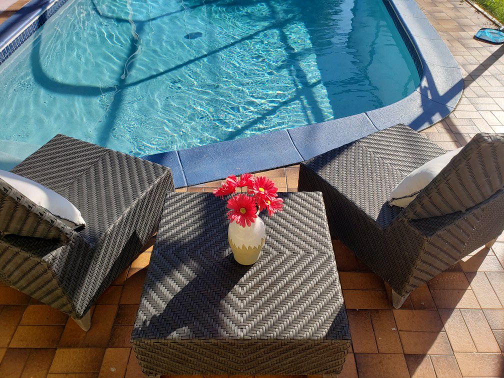 Patio furniture/outdoor furniture/patio set/outdoor set/balcony set/patio seating/muebles de patio balcon o terraza.