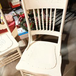 4 SHABBY CHIC CHAIRS