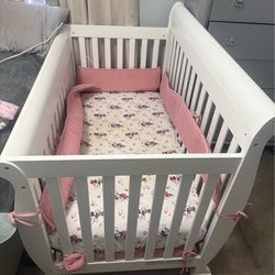 Baby crib/ changing table