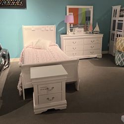 Twin Bed, Dresser, Mirror And Nightstand 