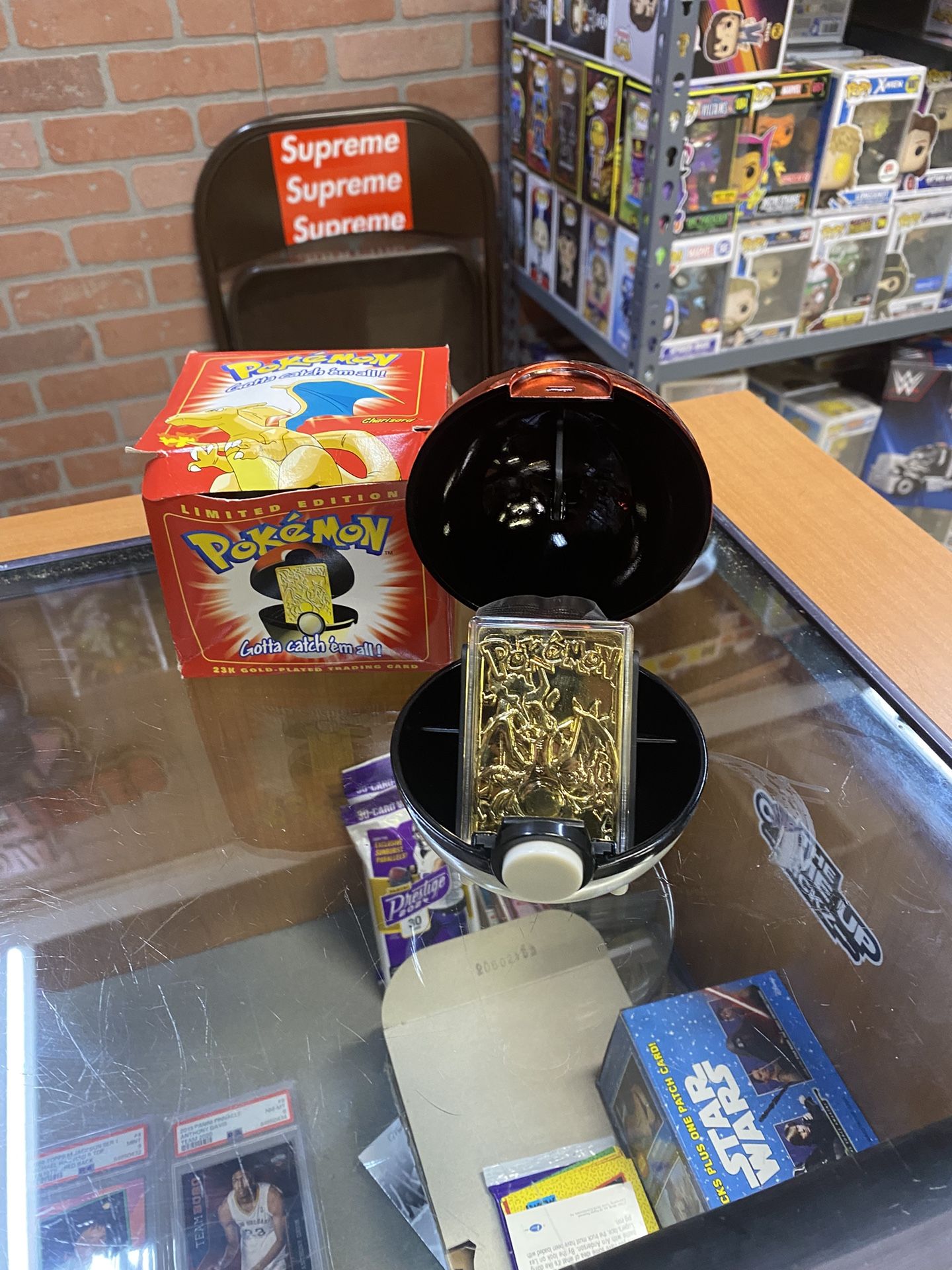 Pokémon 23k Gold Plated Trading Card “Charizard”