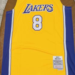 KOBE BRYANT #8 Basketball XXL