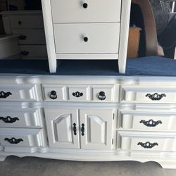 White Dresser And Naitstand 