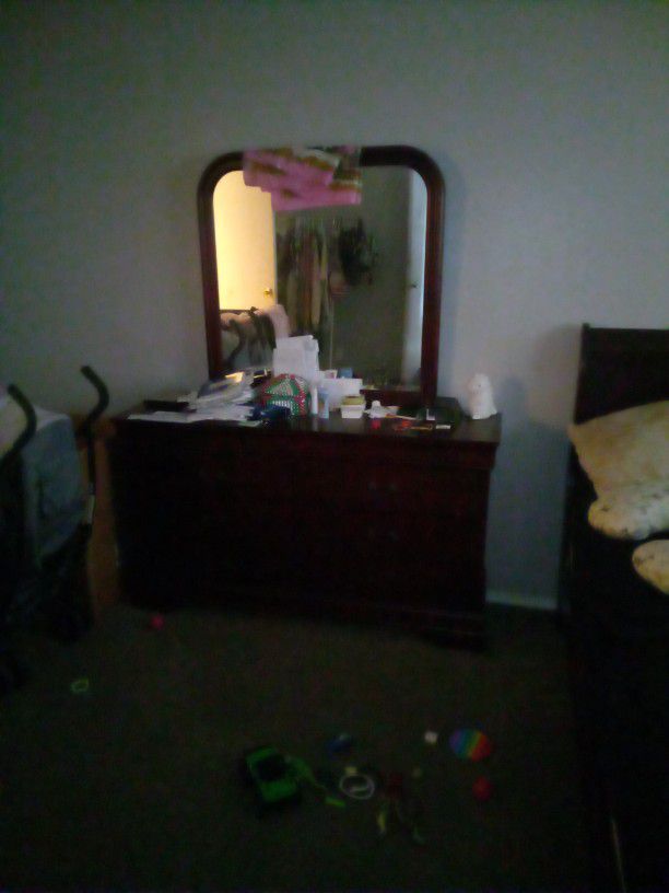Dresser With Mirror Attached 