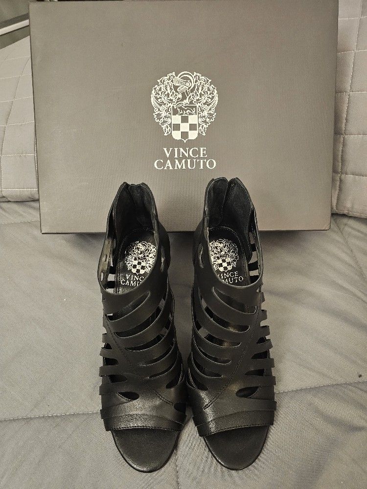 **VINCE CAMUTO AMENDIA BOOTIE~BRAND NEW**