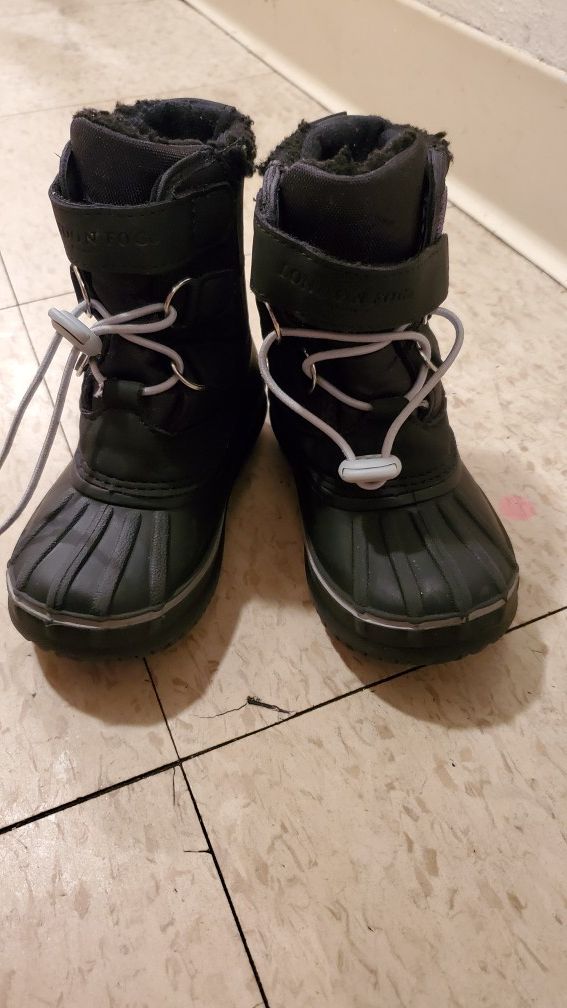 Kids snow boots, size 8
