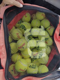 Huge Lot 100+ Penn & Mixed Tennis Balls.. pick up Bayport NY 11705