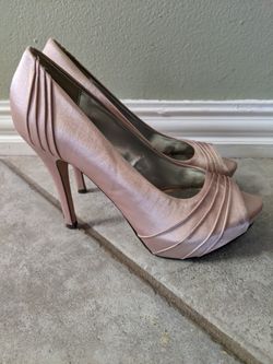 Size 7 Jaqueline Ferrar Pink Heels