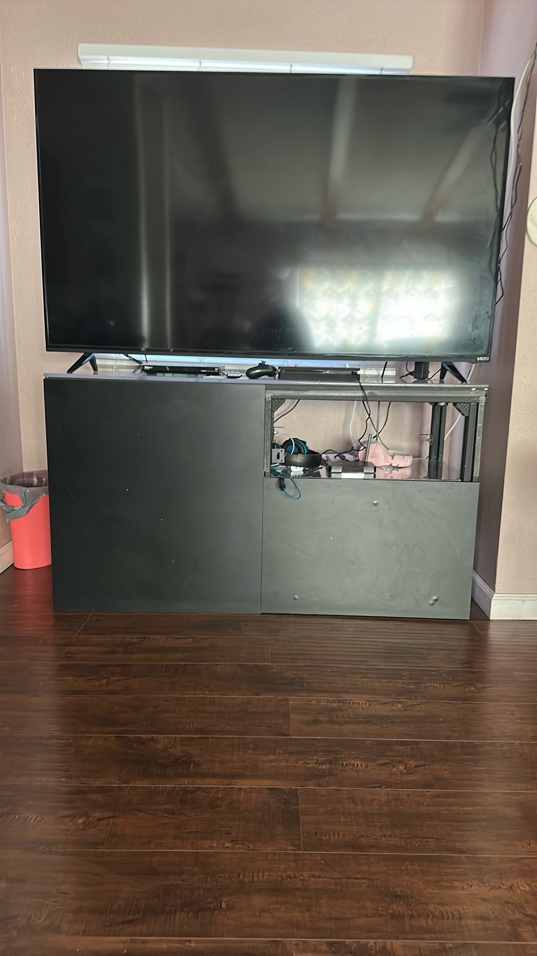 Black Plexiglass TV Stand (PICK UP ONLY)