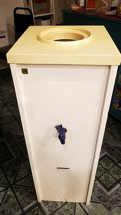 Dispensador de agua.