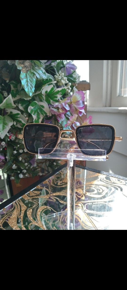 Gold Frame Retro Sunglasses 