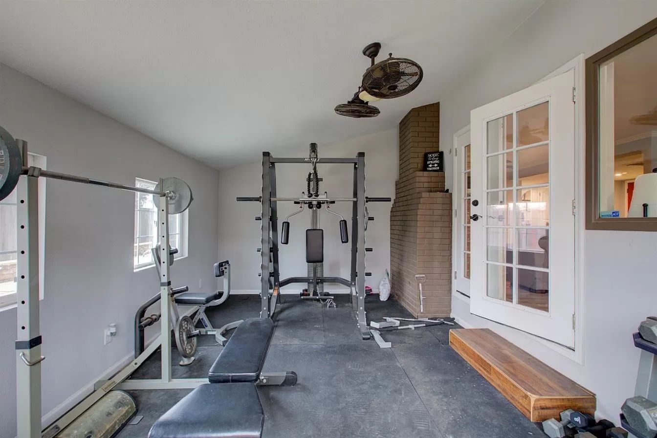 Full gym, smith machine, bench, squat rack, preacher curl bench, trap bar, dumbell, dumbell rack