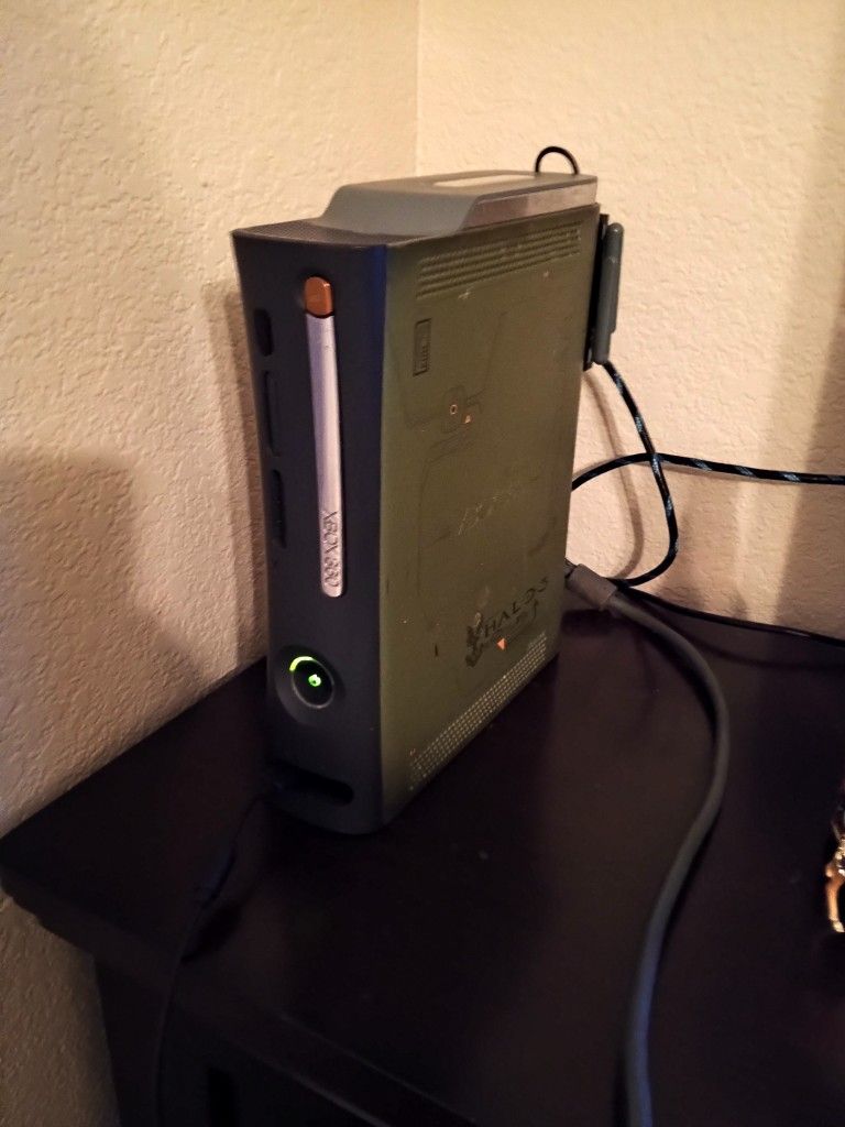 Xbox 360 Halo 3 Special Edition.