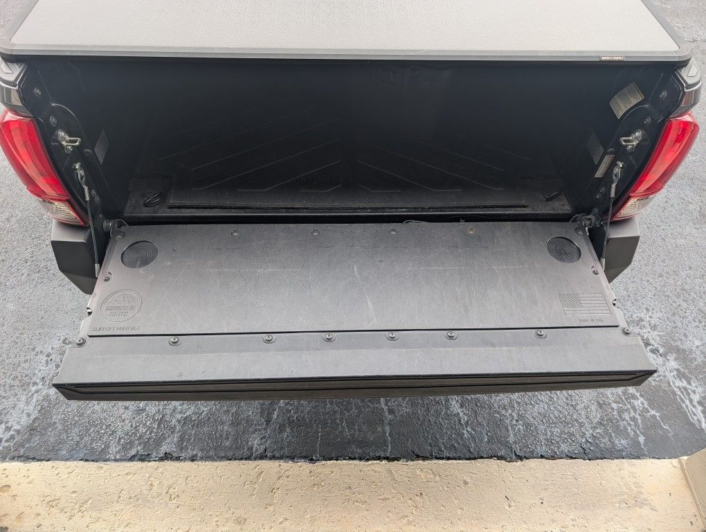 Toyota Tacoma 16-23 Tailgate Table Top Cover