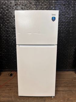 MIDEA REFRIGERATOR w/WARRANTY! R3677A