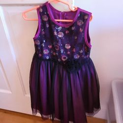 dress size : 5 -6 years girl 